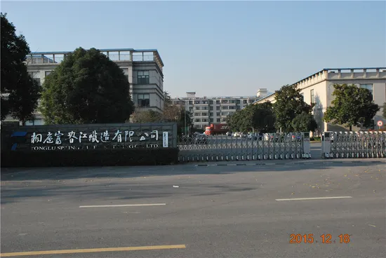 Winter Striped Contrast Color Crewneck Wool Men Pullover Knit Sweater 